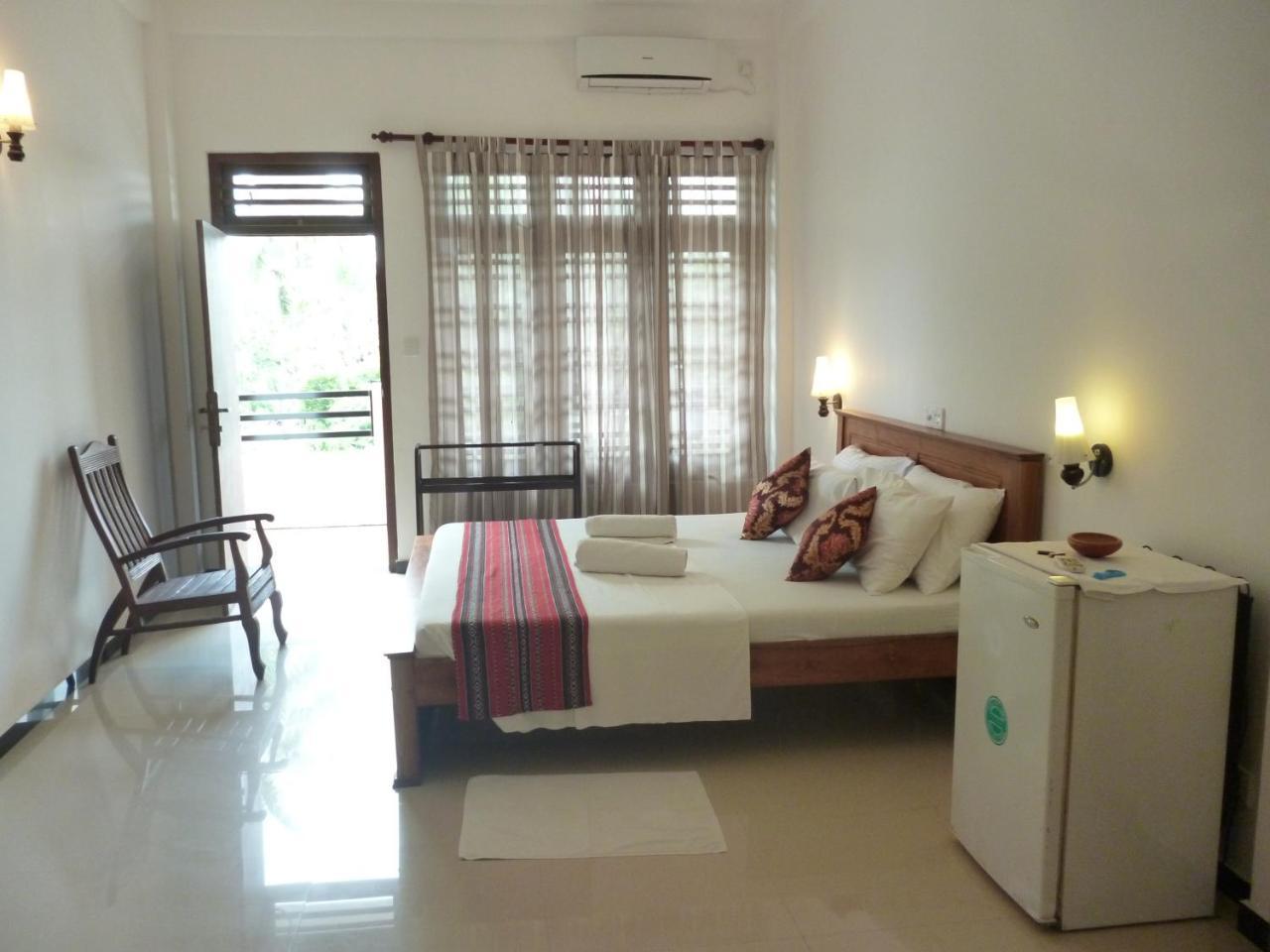 Hotel Ocean View Cottage Hikkaduwa Eksteriør billede